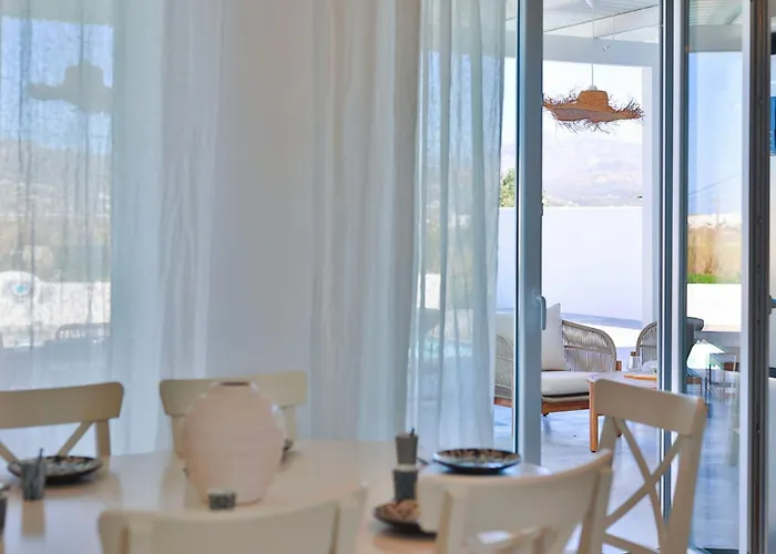 Joumy, Family Friendly, Pool, Close To Town Villa *