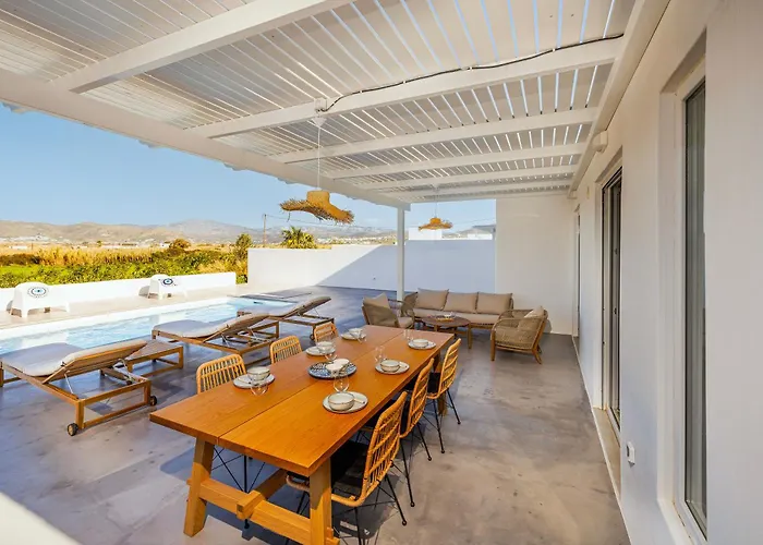 Joumy, Family Friendly, Pool, Close To Town Villa *