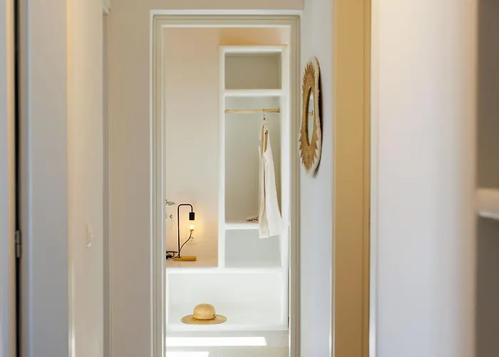 Joumy, Family Friendly, Pool, Close To Town Villa *