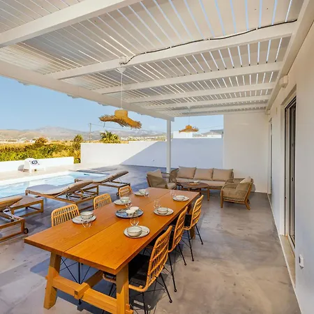 Joumy, Family Friendly, Pool, Close To Town Villa *