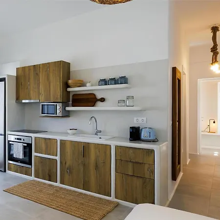 Joumy, Family Friendly, Pool, Close To Town Villa *